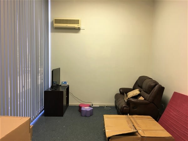 Click to view all images 1/21 Viewtech Place Rowville VIC 3178 - Image 3