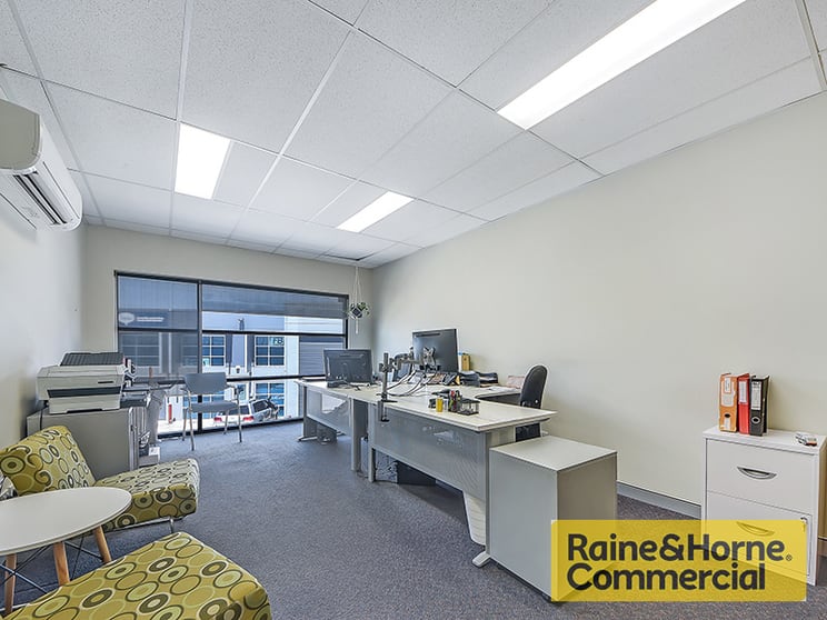 Click to view all images 6/30 Raubers Road Banyo QLD 4014 - Image 2