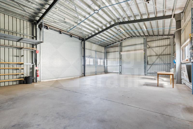 Click to view all images Unit 1/60360 Bruce Highway Port Curtis QLD 4700 - Image 2