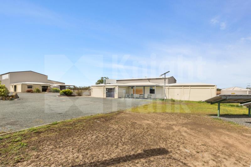 Click to view all images Unit 1/60360 Bruce Highway Port Curtis QLD 4700 - Image 1
