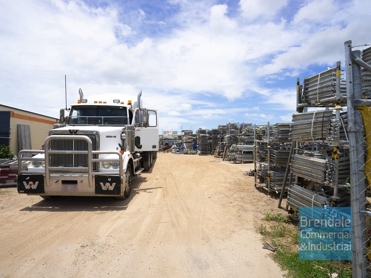 Click to view all images 2/233 Leitchs Rd Brendale QLD 4500 - Image 1