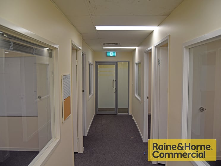 Click to view all images 4/919-925 Nudgee Road Banyo QLD 4014 - Image 3