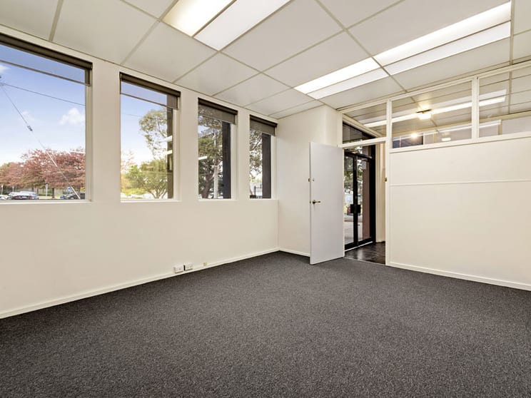 Click to view all images 8 Glendale Street Nunawading VIC 3131 - Image 2