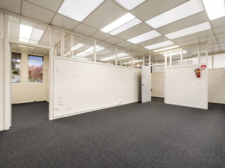 Click to view all images 8 Glendale Street Nunawading VIC 3131 - Image 3
