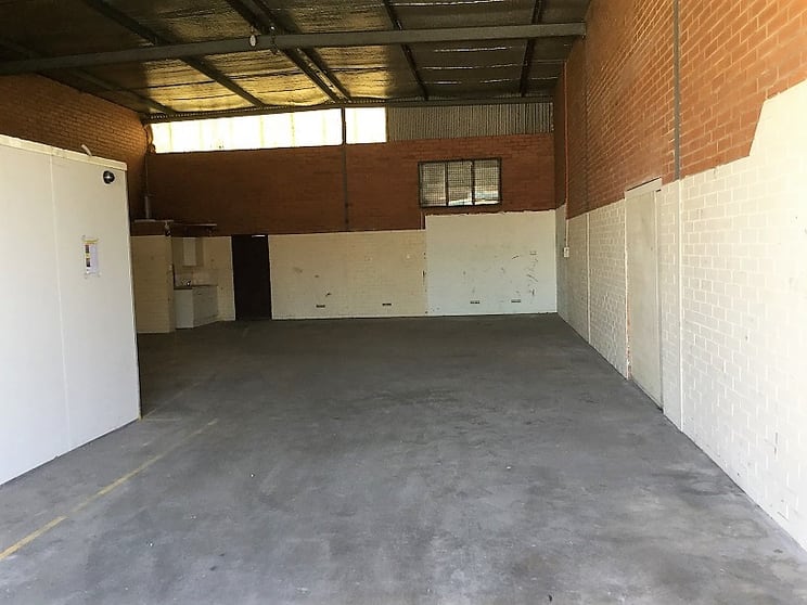 Click to view all images 2/242 Star Street Welshpool WA 6106 - Image 2