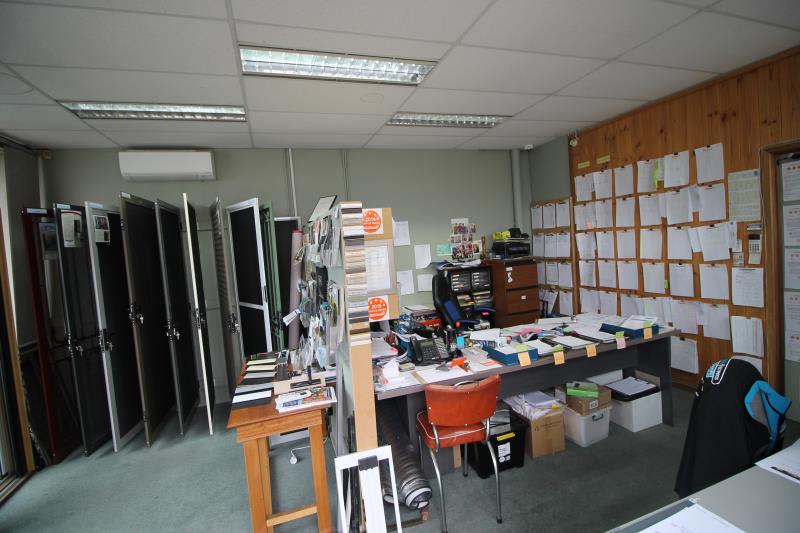 Click to view all images 4/7 Viewtech Place Rowville VIC 3178 - Image 2
