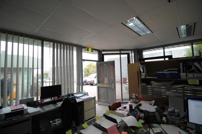 Click to view all images 4/7 Viewtech Place Rowville VIC 3178 - Image 3