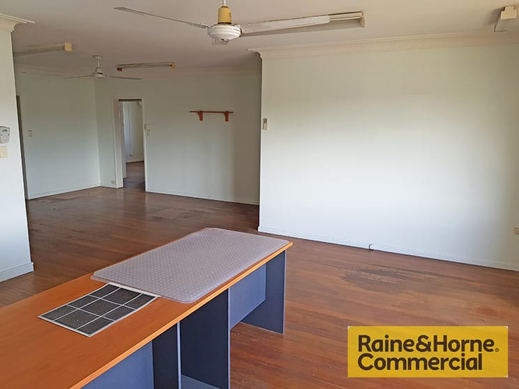 Click to view all images 2/6 Corrie Street Chermside QLD 4032 - Image 3