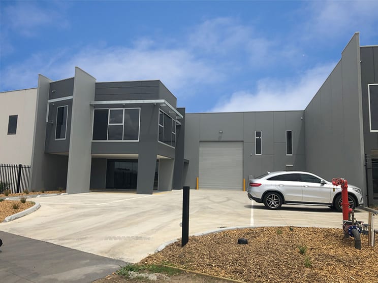 Click to view all images 32 Graham Daff Boulevard Braeside VIC 3195 - Image 2