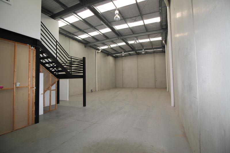 Click to view all images 2/4 Bormar Drive Pakenham VIC 3810 - Image 3