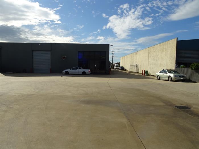 Click to view all images Unit 3, 164 Victoria Street North Geelong VIC 3215 - Image 3