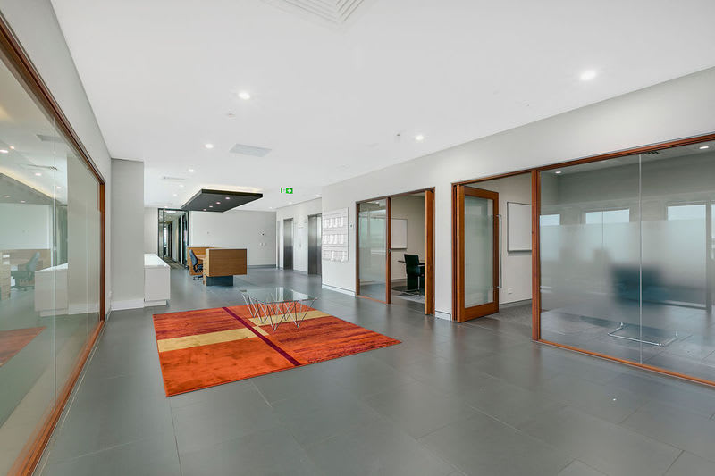 Click to view all images 3027 The Boulevard Carrara QLD 4211 - Image 3