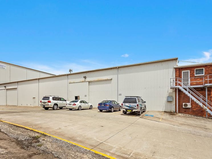 Click to view all images 281 Princes Highway Unanderra NSW 2526 - Image 3
