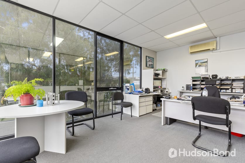 Click to view all images 32 Hamilton Street Oakleigh VIC 3166 - Image 2