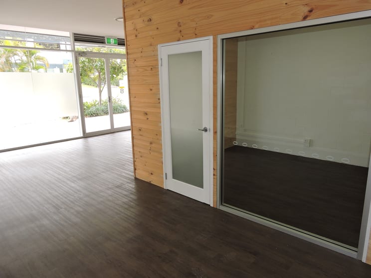 Click to view all images Shop 8/82-84 Marine Parade Southport QLD 4215 - Image 3