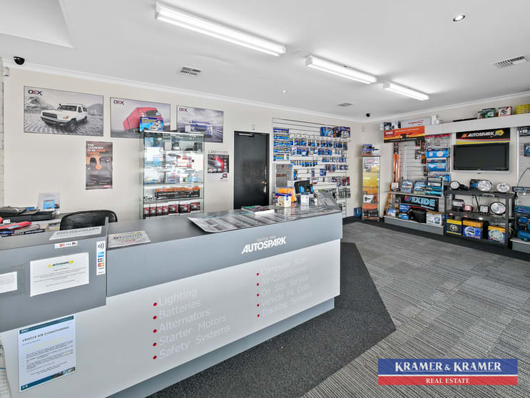 Click to view all images 8/211 Bannister rd Canning Vale WA 6155 - Image 2