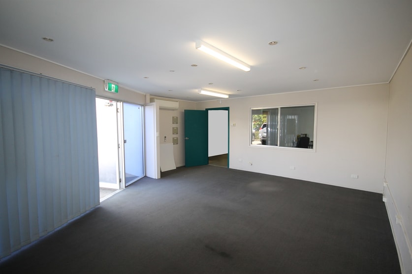 Click to view all images 3A/68 Andrew Street Wynnum QLD 4178 - Image 2