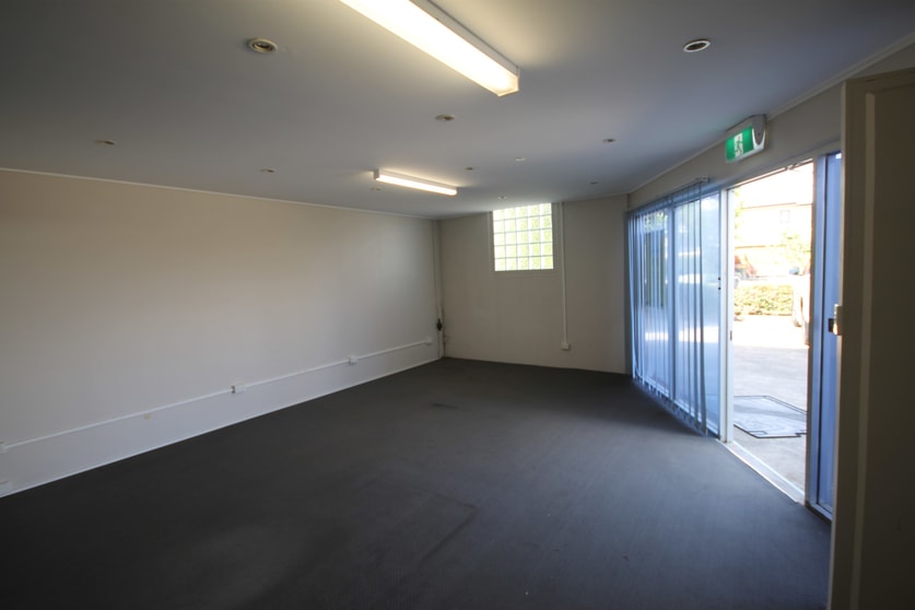 Click to view all images 3A/68 Andrew Street Wynnum QLD 4178 - Image 3