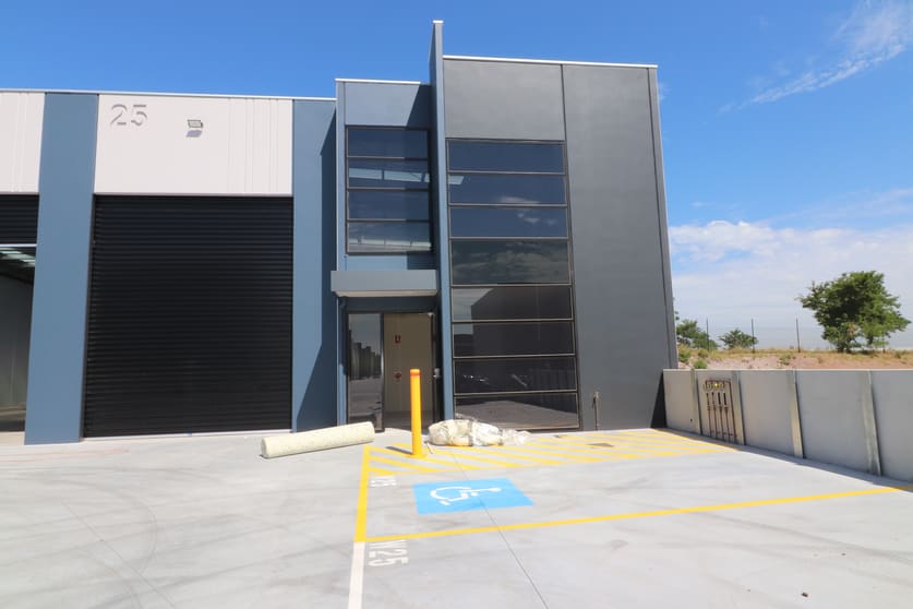 Click to view all images 25/75 Clifton Grove Carrum Downs VIC 3201 - Image 1