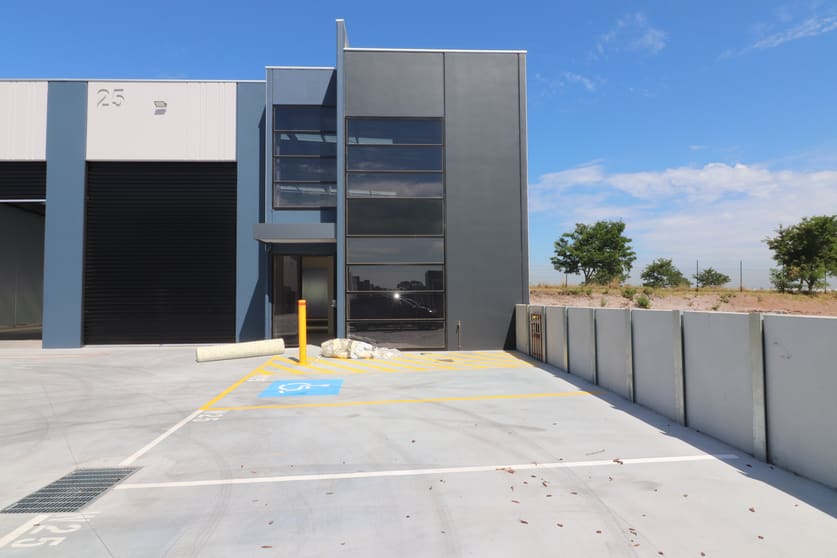 Click to view all images 25/75 Clifton Grove Carrum Downs VIC 3201 - Image 2