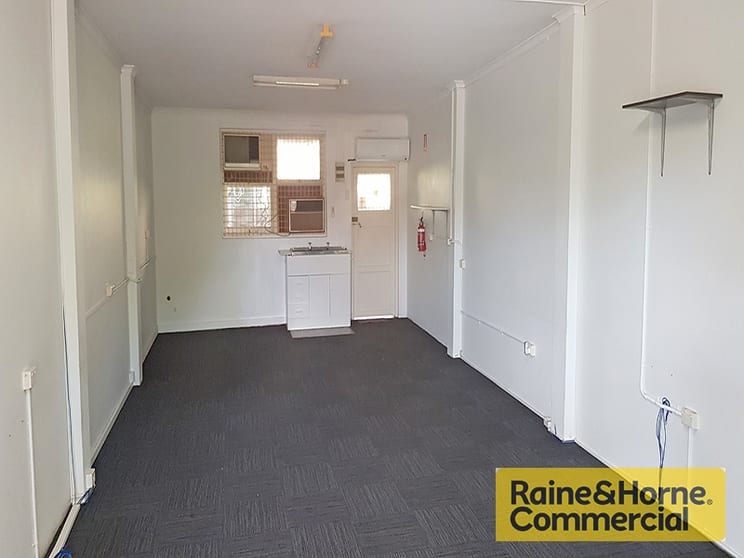 Click to view all images Chermside West QLD 4032 - Image 2