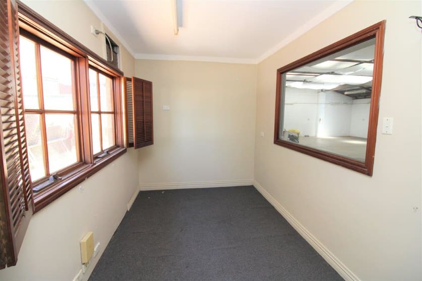 Click to view all images 2/139 North Street North Toowoomba QLD 4350 - Image 3