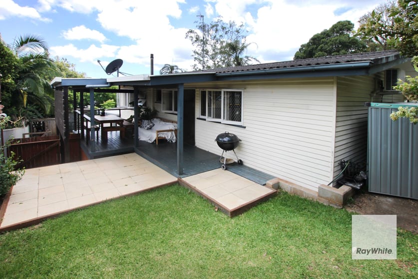 Click to view all images 4 Hill Street Palmwoods QLD 4555 - Image 2