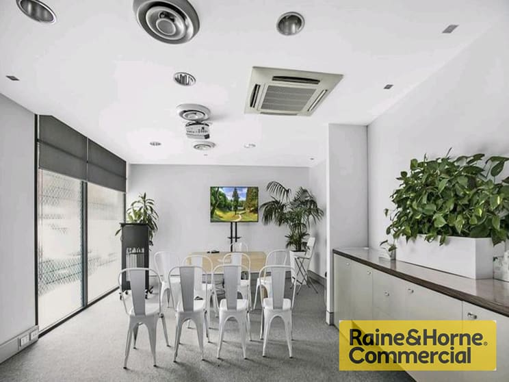 Click to view all images 17/24 Martin Street Fortitude Valley QLD 4006 - Image 3