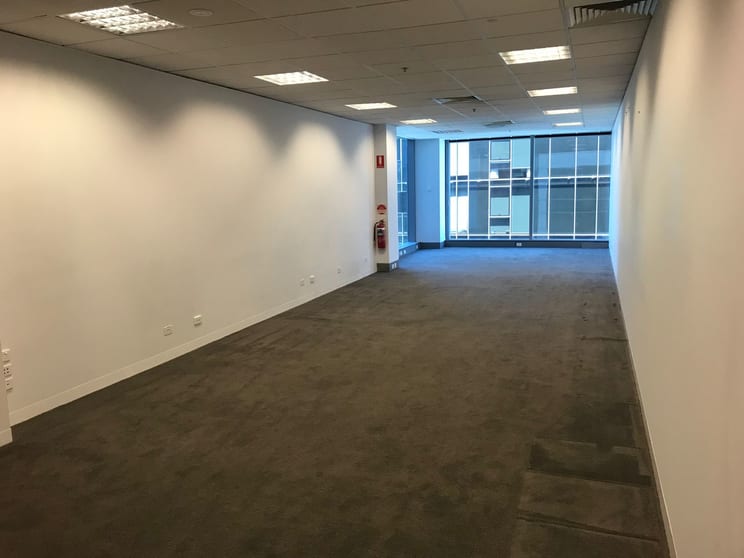 Click to view all images 1423/401 Docklands Drive Docklands VIC 3008 - Image 2