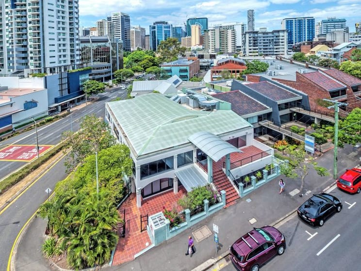 Click to view all images 202 Boundary Street Spring Hill QLD 4000 - Image 2