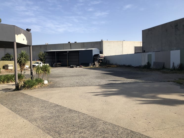 Click to view all images 16 Howes Street Airport West VIC 3042 - Image 3