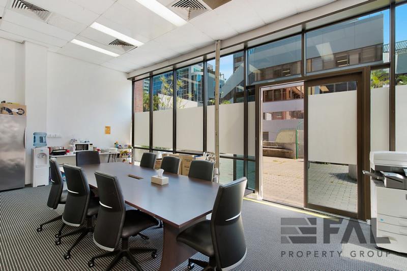 Click to view all images Suite 3/113 Wickham Terrace Spring Hill QLD 4000 - Image 2