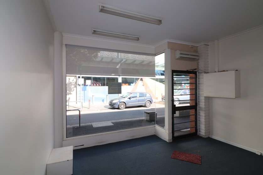 Click to view all images 3 Park Lane Frankston VIC 3199 - Image 2