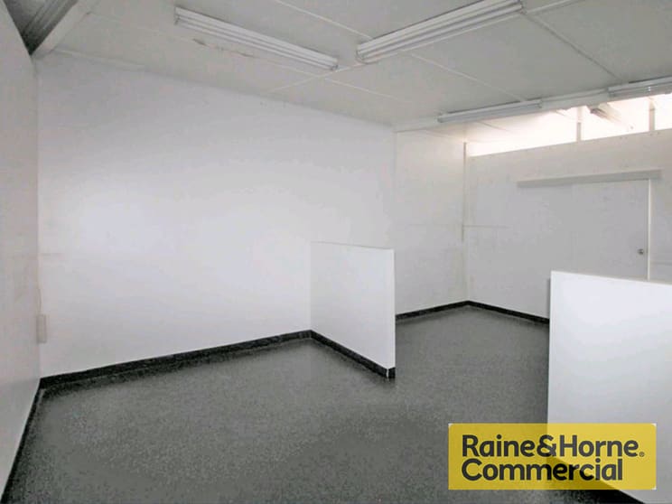 Click to view all images 720 Gympie Road Chermside QLD 4032 - Image 3