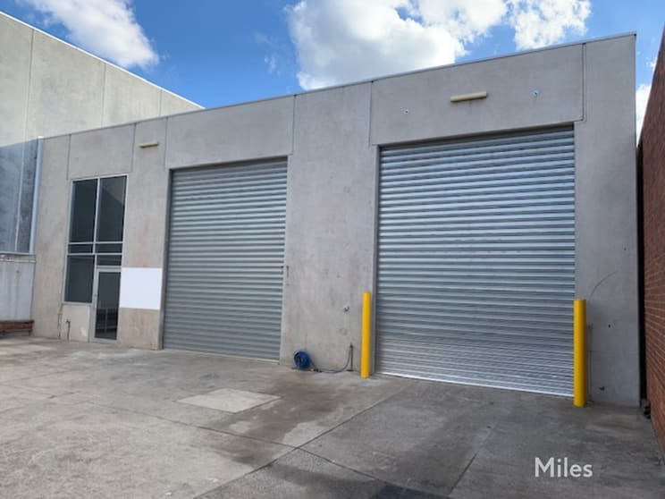 Click to view all images 2/623 Waterdale Road Heidelberg West VIC 3081 - Image 1