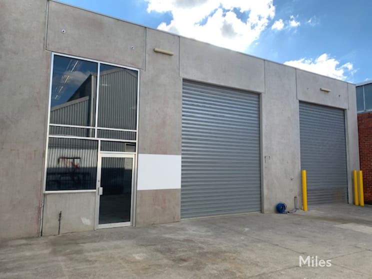 Click to view all images 2/623 Waterdale Road Heidelberg West VIC 3081 - Image 2