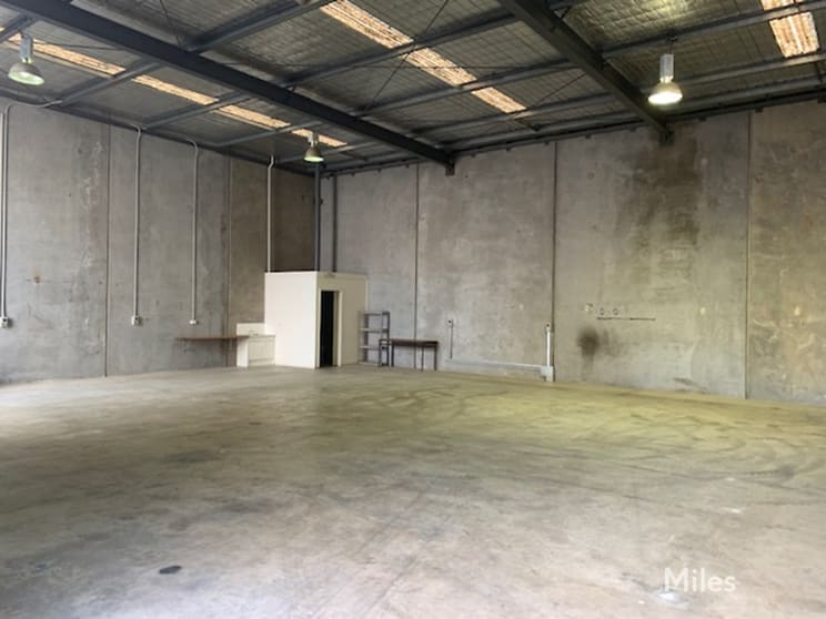 Click to view all images 2/623 Waterdale Road Heidelberg West VIC 3081 - Image 3