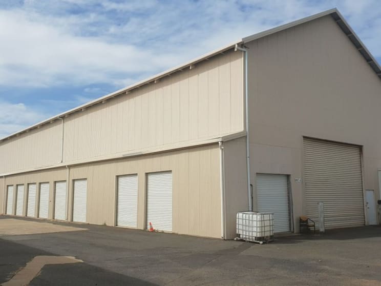 Click to view all images Unit 4/197 Kent Street Rockhampton City QLD 4700 - Image 1