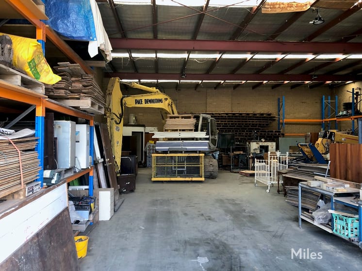 Click to view all images 14 Kim Close Bulleen VIC 3105 - Image 3