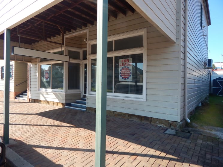 Click to view all images 3/5 King Street Raymond Terrace NSW 2324 - Image 3