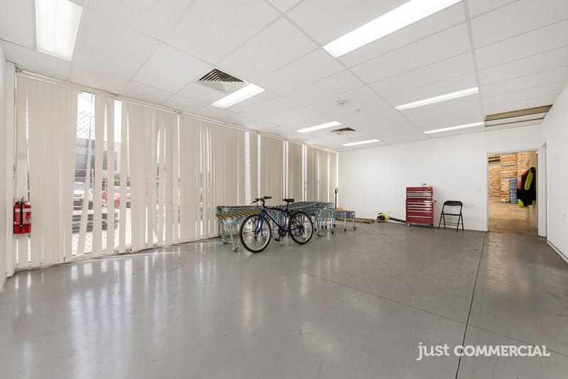 Click to view all images 22 Mills Road Braeside VIC 3195 - Image 3