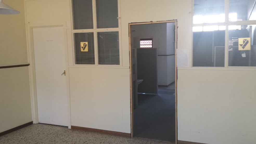 Click to view all images 132B Wood St Preston VIC 3072 - Image 3
