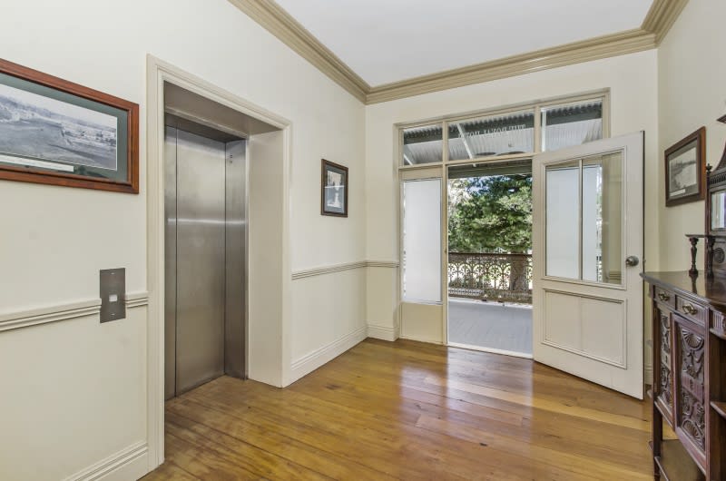 Click to view all images Upstairs/2 Horton Street Port Macquarie NSW 2444 - Image 2
