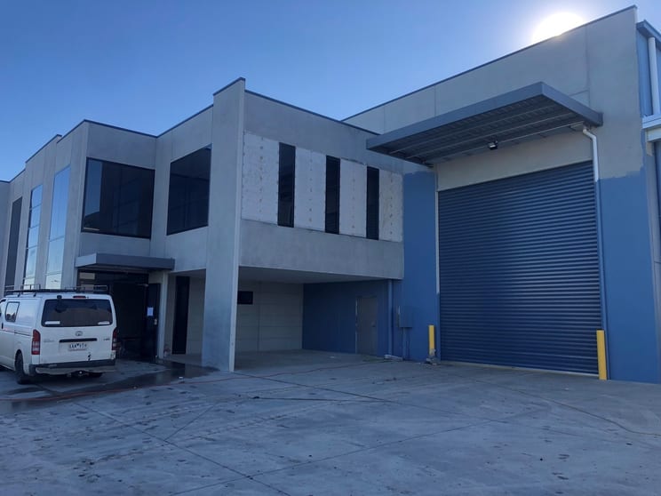 Click to view all images 87 Indian Drive Keysborough VIC 3173 - Image 1