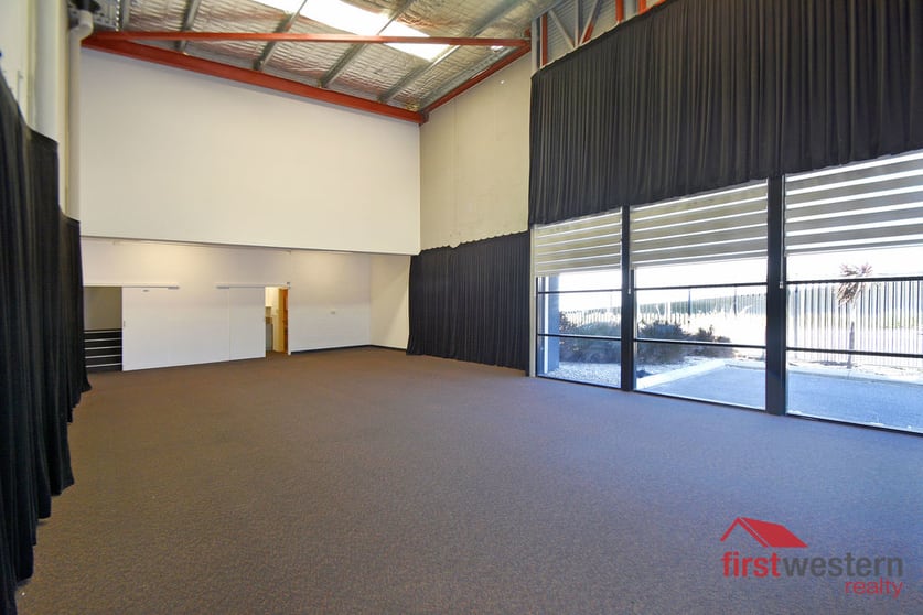 Click to view all images 1/7 Caloundra Road Clarkson WA 6030 - Image 3