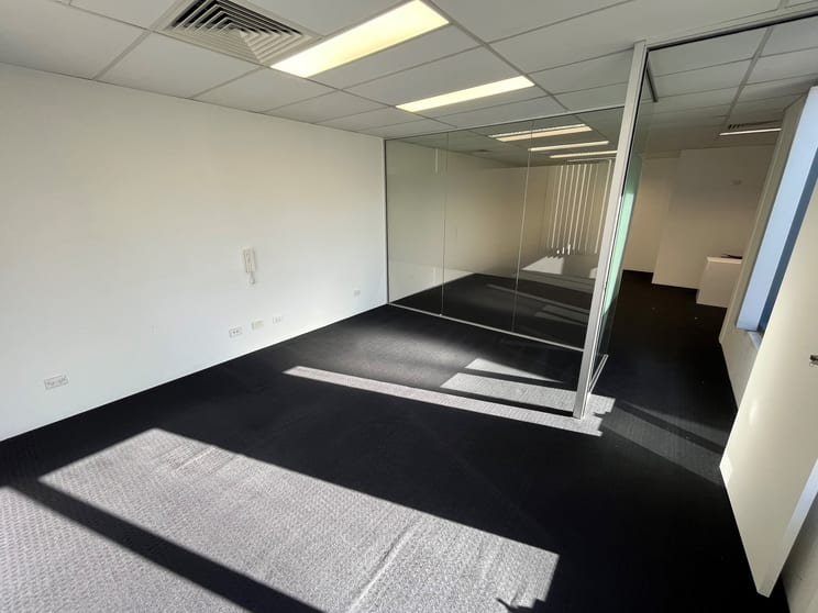 Click to view all images 29A/65-75 Captain Cook Drive Caringbah NSW 2229 - Image 3