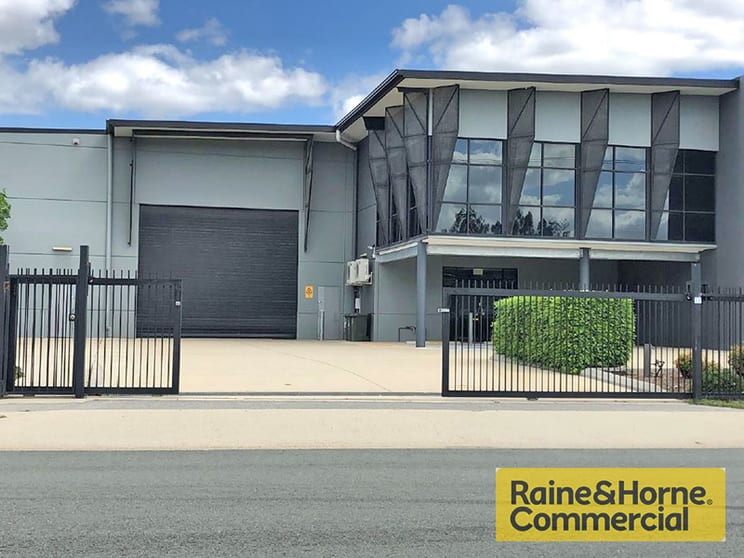 Click to view all images 17 Huntington Place Banyo QLD 4014 - Image 1