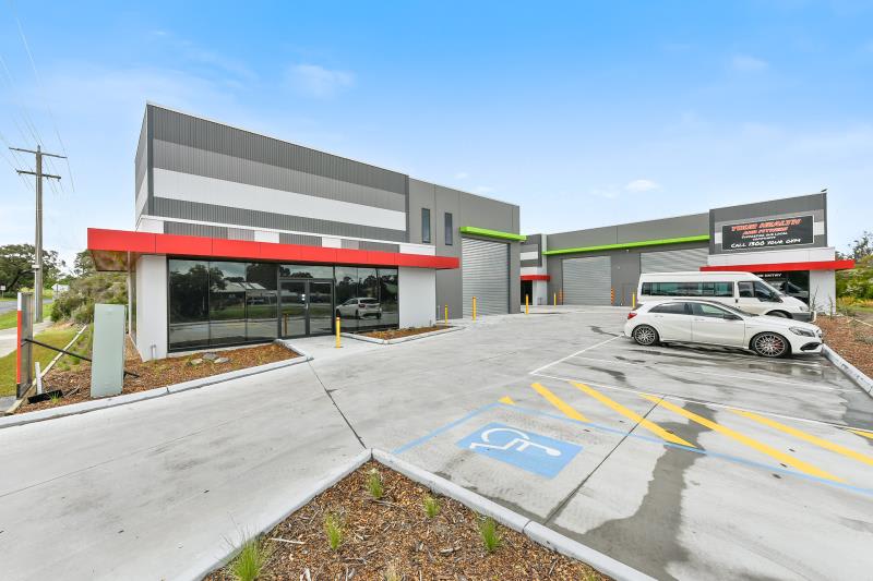 Click to view all images Unit 1/50 Longwarry - Nar Nar Goon Road Bunyip VIC 3815 - Image 1