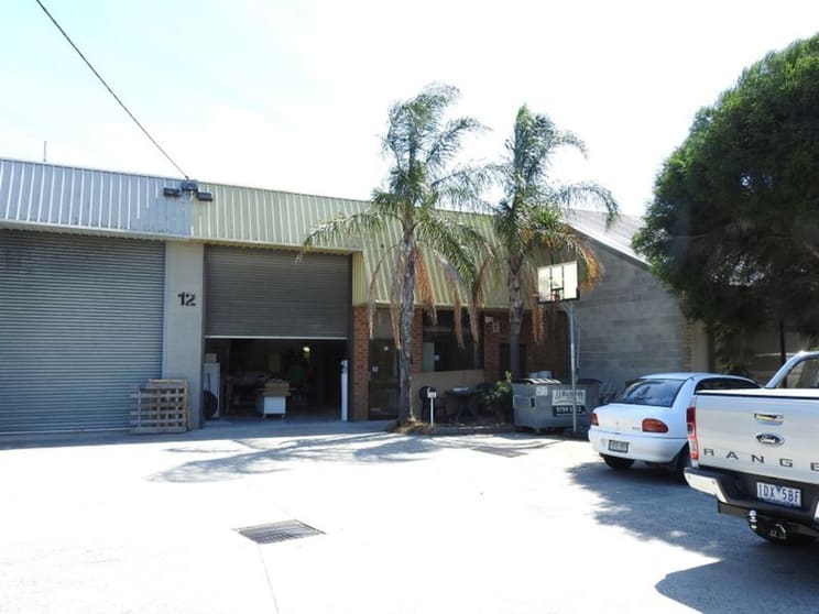 Click to view all images 2/12 Jarrah Drive Braeside VIC 3195 - Image 2