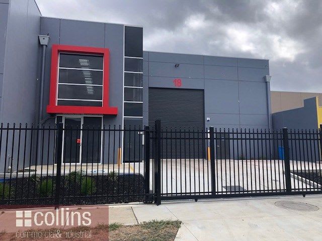 2/18-20 Morialta Road Cranbourne West VIC 3977 - Image 2